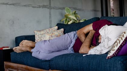 También es recomendable cinco minutos antes de hacer una siesta dejar de mirar el teléfono o leer correos, respirar con calma y quizás beber un poco de agua