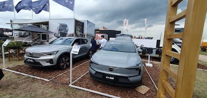 También exhibió su línea de coches eléctricos