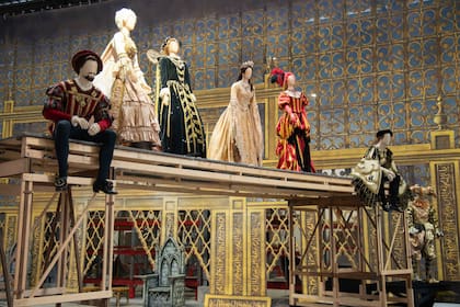 También se pueden ver los exquisitos trajes que se usaron en el teatro Colón.