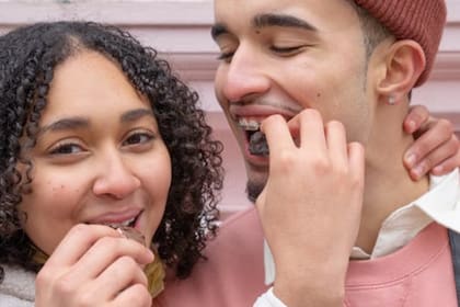 También tienen en común los estornudos, pues hay personas que estornudan cuando piensan en sexo o al comer chocolate (Foto: Pexels)