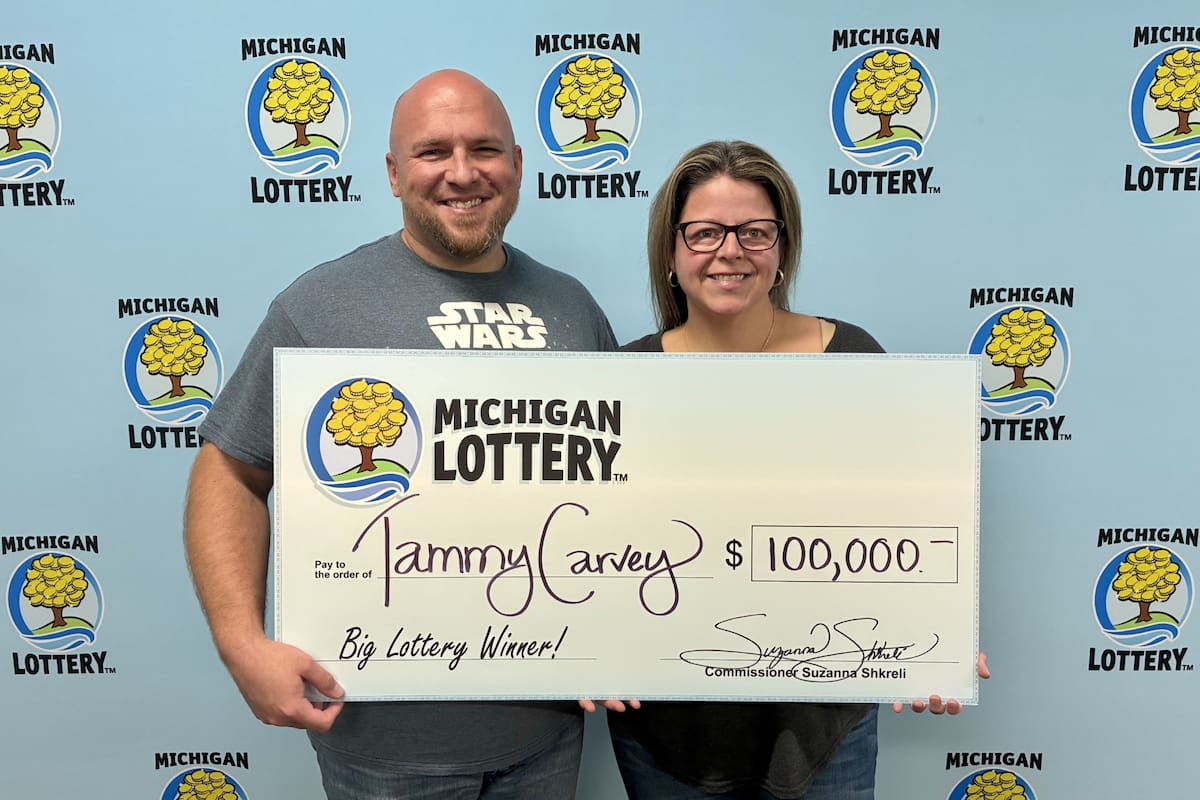 Tammy Carvey acertó cuatro bolas blancas y el Powerball en un sorteo después de que ChatGPT le eligiera los números