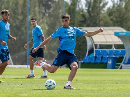 Tampoco formó parte de un proceso de selección argentina y cuando Diego Placente lo convocó para jugar el último Sudamericano Sub 20, Chelsea ejecutó la repesca y se negó a prestarlo.