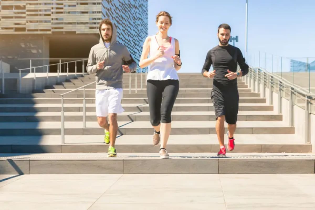 Tan beneficioso es subir escaleras como bajarlas