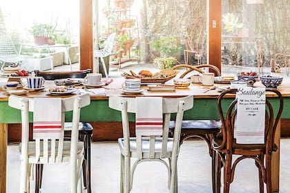 Tan bien completan la escena que a los repasadores les vamos a decir “textiles”