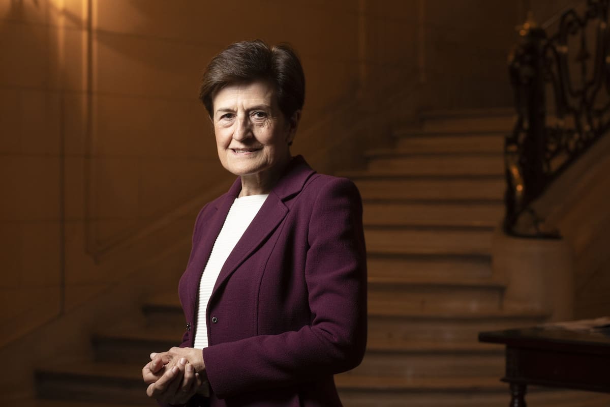 Tan respetada en ámbitos académicos como conocida por el público español, la especialista en ética y filosofía política sostiene que hay que construir ciudadanías fuertes y reivindicar la cooperación