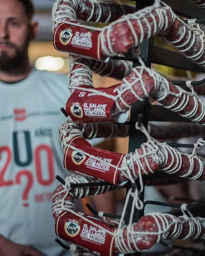 Tandil organiza también el festival donde se presenta el salame más largo del mundo