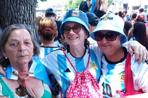 Tania, María José y Sueli son de Brasil, pero celebran el triunfo argentino como uno propio.