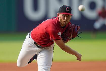 Tanner Bibee, de los Guardianes de Cleveland, hace un lanzamiento en el juego del miércoles 19 de junio de 2024, ante los Marineros de Seattle (AP foto/Sue Ogrocki)