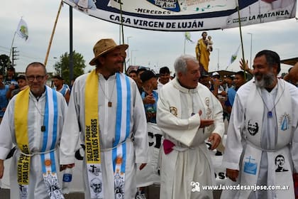 Tano Angelotti y Eduardo García, en el centro de la foto