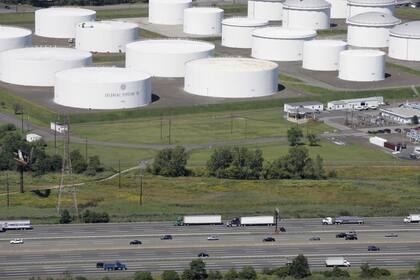 Tanques de almacenamiento de Colonial Pipeline en Linden, New Jersey, Estados Unidos