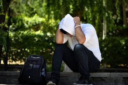 Tanto el optimista necio como el negativo necio cometen un error: se paralizan frente a lo que les sucede