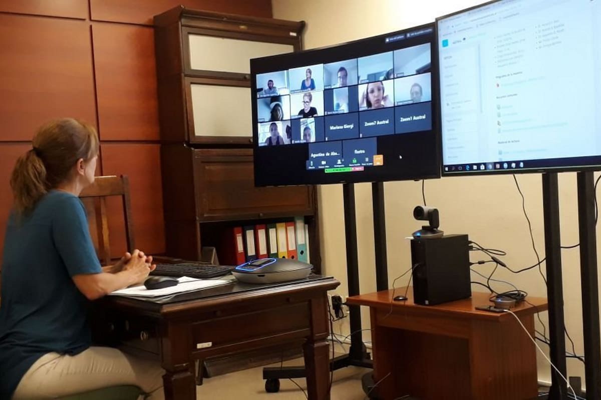 Tanto en el exterior como en nuestro país ya se utiliza la interacción virtual para dar clases en las universidades