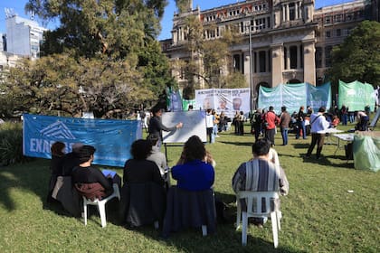 Tanto la UBA como la Federación Universitaria Argentina realizaron clases públicas frente al máximo tribunal para pedir que se expida