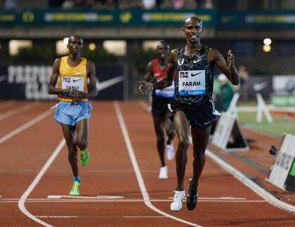 Tanui y Kipsang, detrás de Mo Farah; en Kenya no quieren que se repita esta imagen