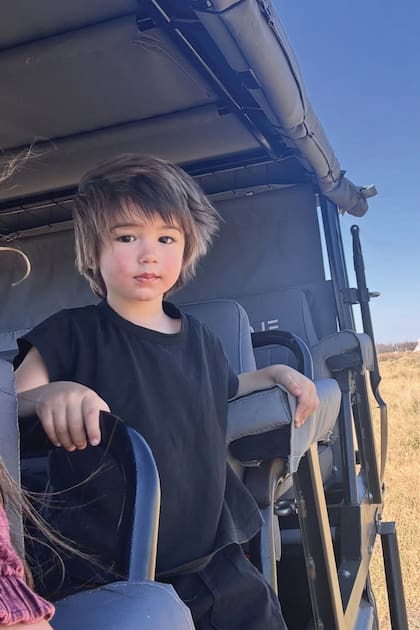Tao, el hijo mayor que Calu tuvo con Aíto de la Rúa, durante uno de los safaris