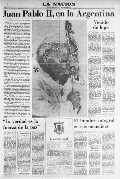 Tapa del diario La Nación del 11 de junio de 1982, con la llegada del papa Juan Pablo II