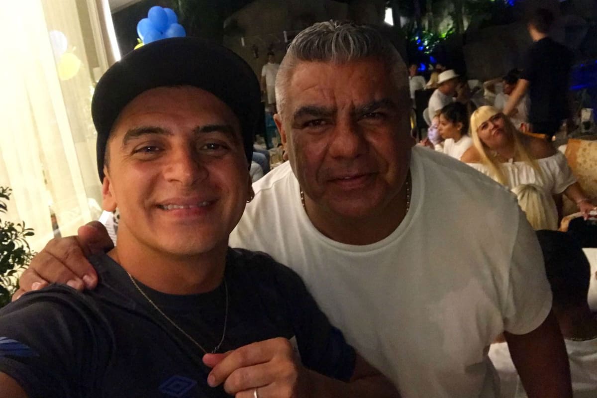 Tapia, en el cumpleaños de Tevez junto al cantante del Show de Andy