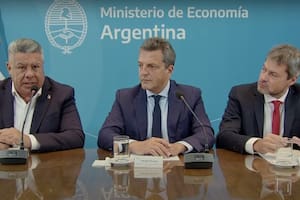 Tapia, Massa y Lammens en la firma de los avales para el Mundial Sub 20 en Argentina