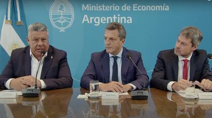 Tapia, Massa y Lammens en la firma de los avales para el Mundial Sub 20 en Argentina