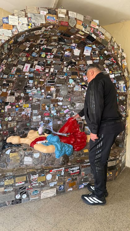Tapia rinde homenaje a la Difunta Correa en Caucete, San Juan.