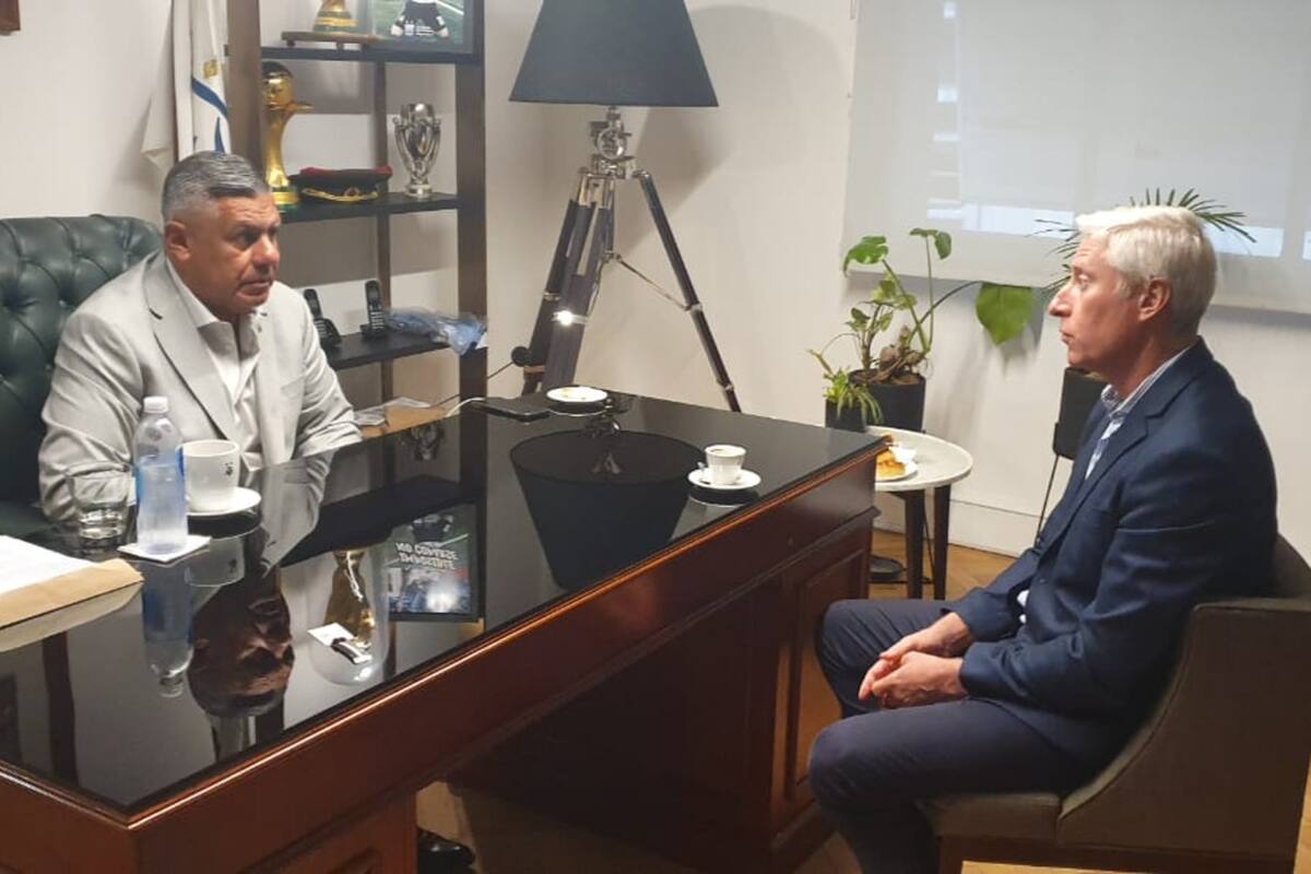 Tapia se reunió con el Jefe de Gabinete de Ministros, Gustavo Coria, para presentarle una solicitud vinculada al regreso de un 33% de los hinchas