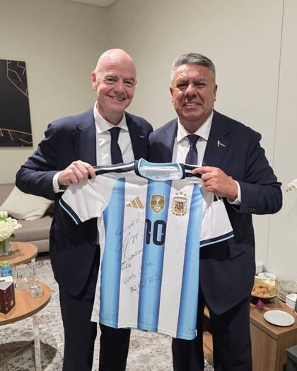 Tapia volvió a mostrarse con Infantino
