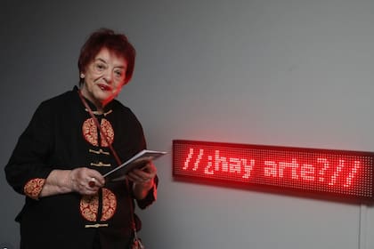 Taquini y su instalación "¿Hay arte?" que forma parte del acervo del Museo Nacional de Bellas Artes