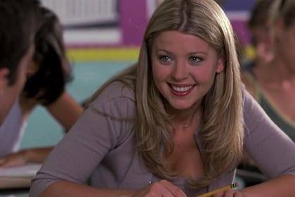 Tara Reid en 1999, en el pico de su carrera y antes de ser declarada una "chica fiestera"