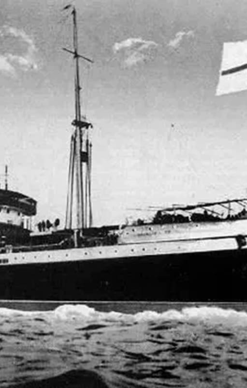 Tarjeta postal con una imagen de 1914 del barco 'Príncipe de Asturias', de la compañía española Pinillas. Wikimedia