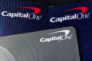 Capital One dice que cerró cuentas bancarias de Trump por posible lavado de dinero