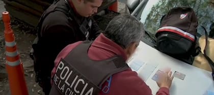 Tarjetas de crédito, débito y documentos robados.