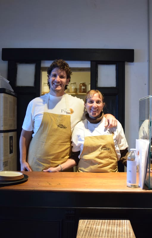 Tatán Videla y Feli Condesse Stanta, la pareja detrás de Café Pueblo.