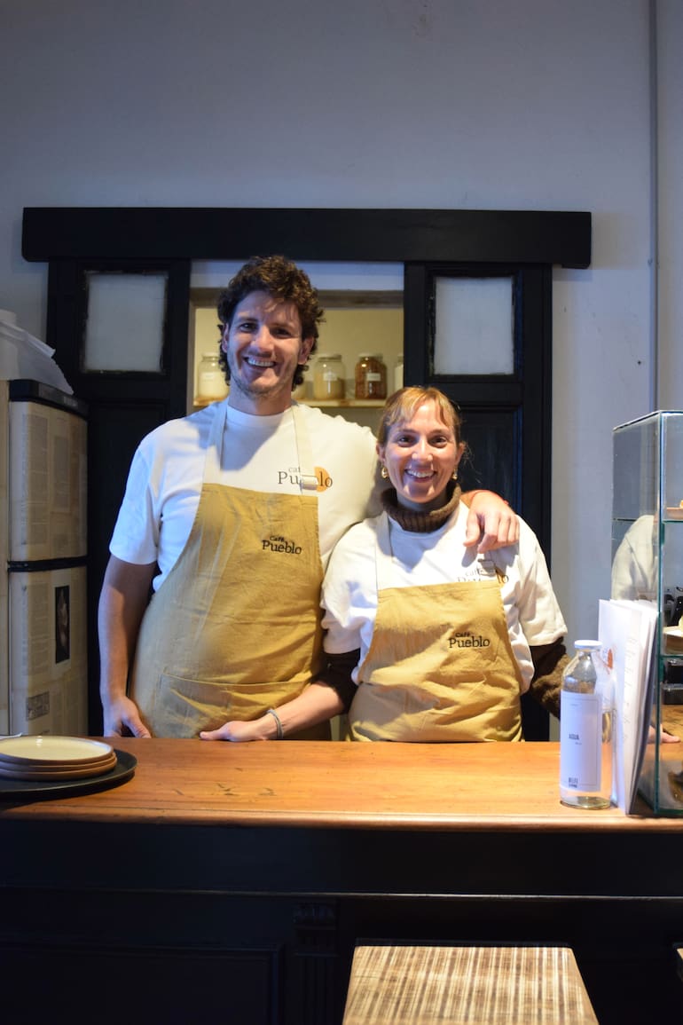Tatán Videla y Feli Condesse Stanta, la pareja detrás de Café Pueblo.