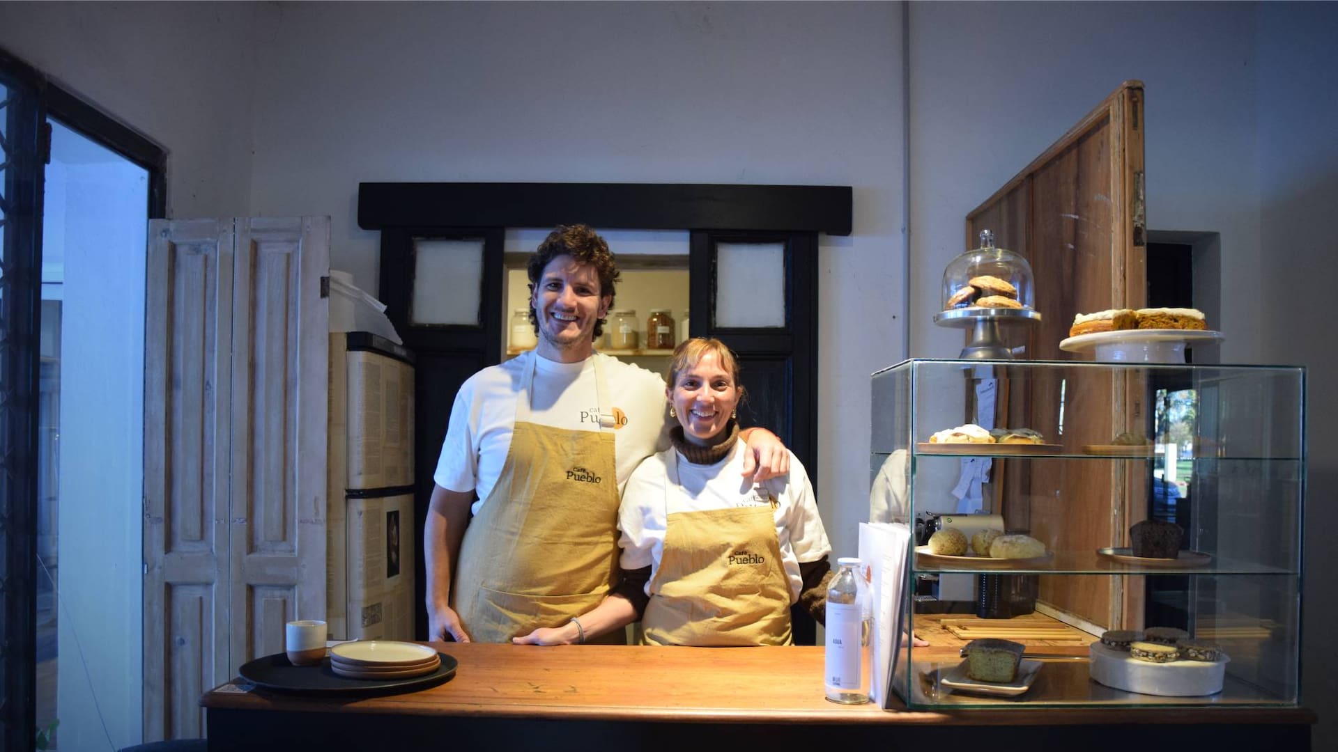 Tatán Videla y Feli Condesse Stanta, la pareja detrás de Café Pueblo.