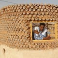 Tateh Lehbib Breica, refugiado de 36 años: construyó una casa para su abuela con botellas y ayudó a 50 personas