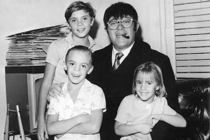 Tato con sus tres hijos: Alejandro, Sebastián y Marina