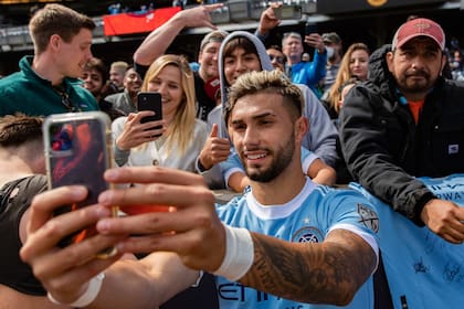 Taty Castellanos suele ser figura en la MLS; los fanáticos lo siguen con entusiasmo