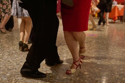 "Taxi Dancers", los bailarines de Buenos Aires contratados para gozar de una intensa velada de tango