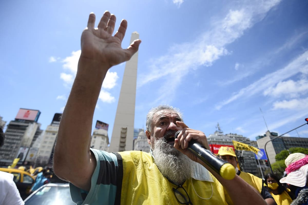 Taxis. Raúl Castells organiza marcha en el obelisco y hay congestión en el tránsito