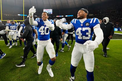 Taylor corre 244 yardas y anota tres TD. Colts vencen 31-25 a Falcons en tiempo extra en Berlín