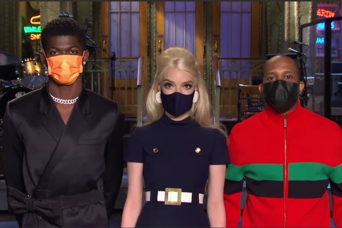 Taylor-Joy es una joven actriz que tras su exitosa labor en la serie Gambito de Dama fue convocada para Londres, fue convocada para ser la presentadora este sábado del histórico programa de la TV estadounidense Saturday Night Live para cerrar la entrega 46.