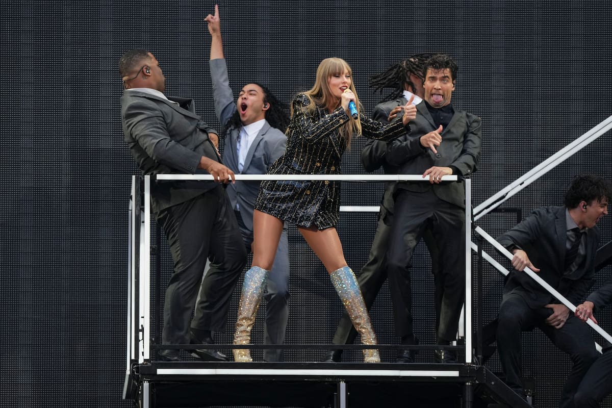 Taylor Swift canta en el estadio de Wembley, parte de su gira Eras Tour.