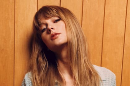 Taylor Swift con la estética que eligió para su nuevo disco, Midnights