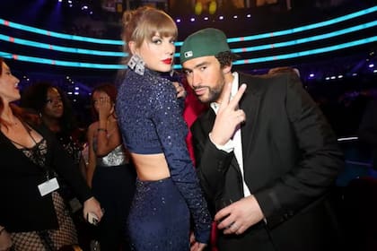 Taylor Swift junto a Bad Bunny en los Grammy 2023