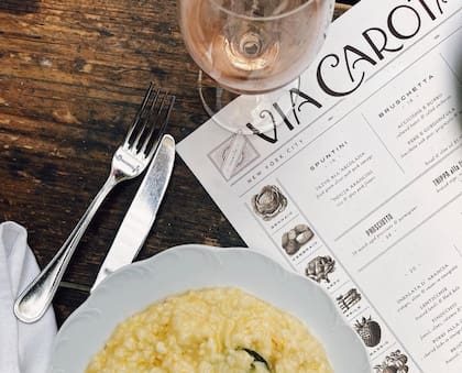 Taylor Swift y Sophie Turner tuvieron una noche de chicas en el restaurante italiano Via Carota