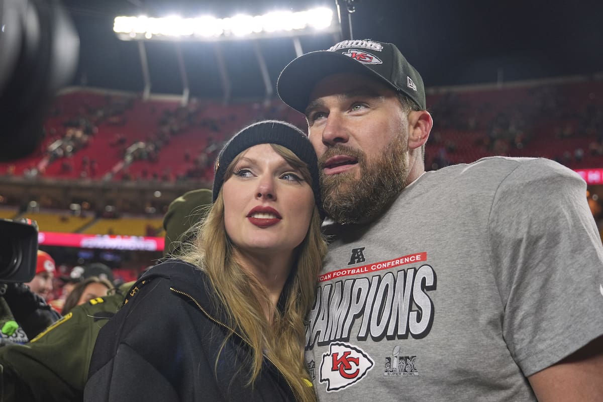 Taylor Swift y Travis Kelce anunciaron su compromiso en redes sociales