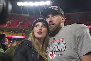 Taylor Swift y Travis Kelce anunciaron su compromiso en redes sociales