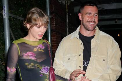 Taylor Swift y Travis Kelce durante una cita en Nueva York. El jugador de la NFL contó cómo se sintió Taylor por tener que suspender uno de sus shows en Buenos Aires
