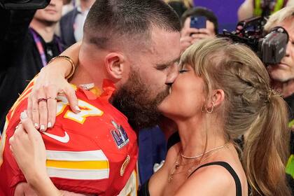 Taylor Swift y Travis Kelce están comprometidos