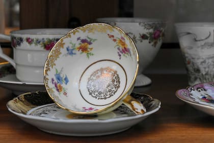 Taza vintage de porcelana. Más finas sus paredes, más calidad.